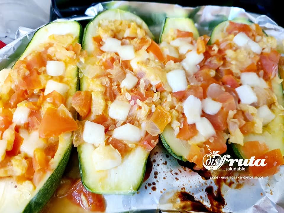 Plato de Calabazas rellenas en caldillo de jitomate con queso